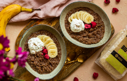 Rețetă fitness: Quinoa cu proteine cu gust bogat de ciocolată și banane