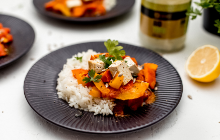Rețetă Fitness: Dovleac cu curry, tofu la tigaie și orez jasmine