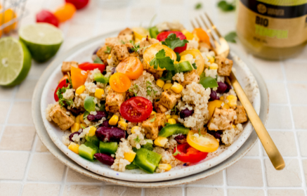 Rețetă Fitness: Salată mexicană cu Quinoa și Tempeh