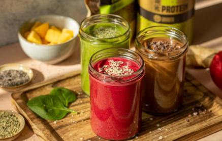 3 rețete sănătoase de smoothie: ciocolată, măr & sfeclă, spanac