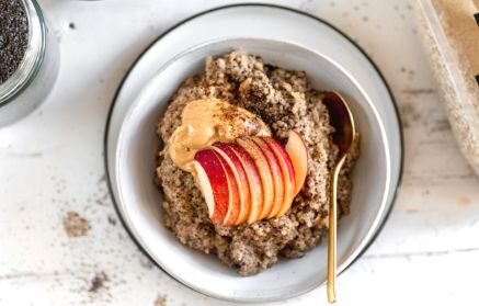 Rețetă Fitness: Terci din quinoa cu mere, mac și scorțișoară