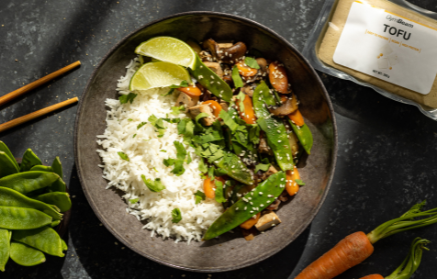 Rețetă Fitness: Stir-Fry vegan cu tofu și legume
