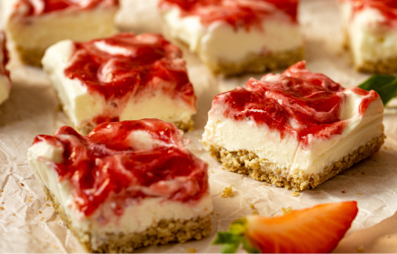 Rețetă Fitness: Mini cheesecakes cu căpșuni fără coacere